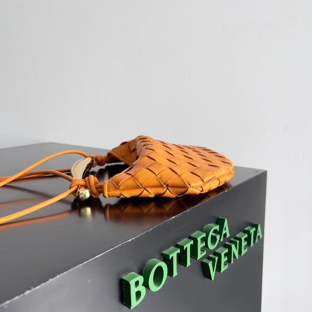 MOMO- 744267VCPP17517 item:D-B063A1637