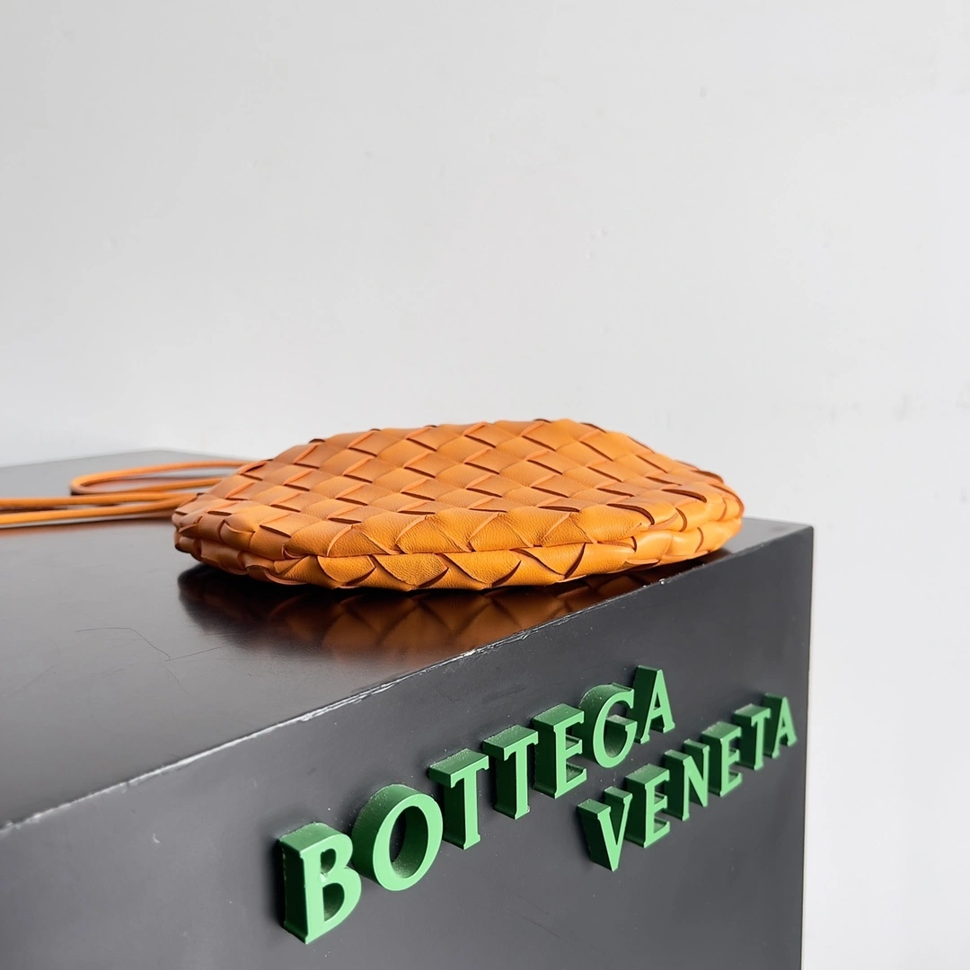 MOMO- 744267VCPP17517 item:D-B063A1637