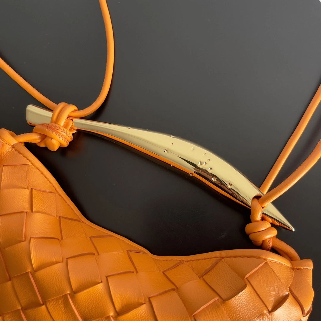 MOMO- 744267VCPP17517 item:D-B063A1637