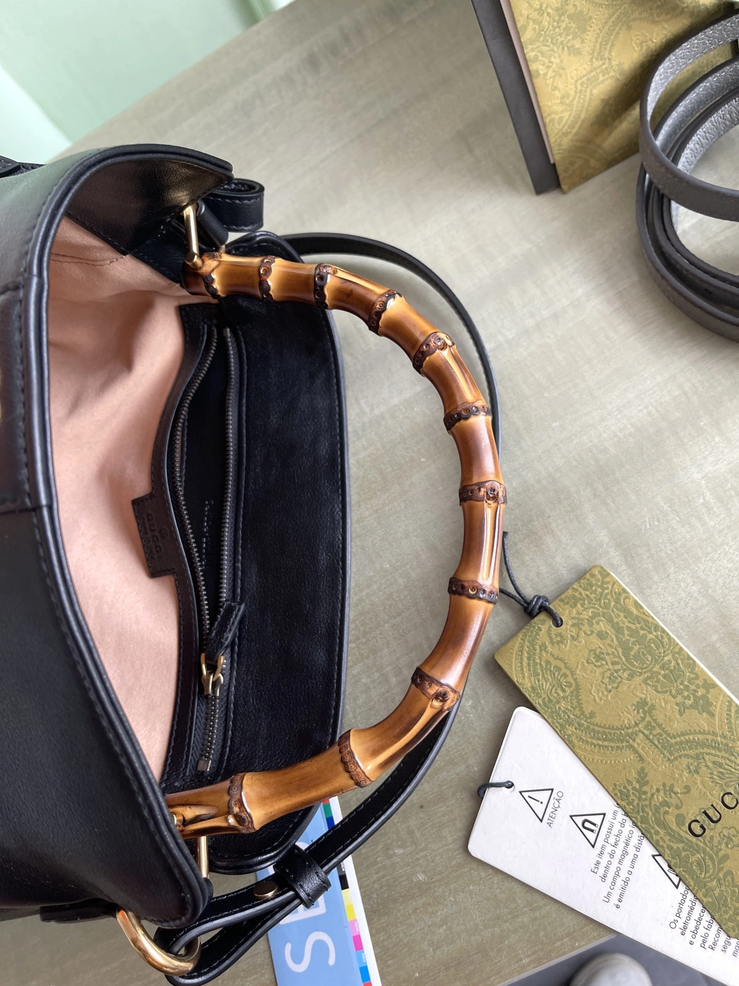 MOMO--746124 UAAAY 1092 746124-UAAAY-1092 item：C-B000H0208R