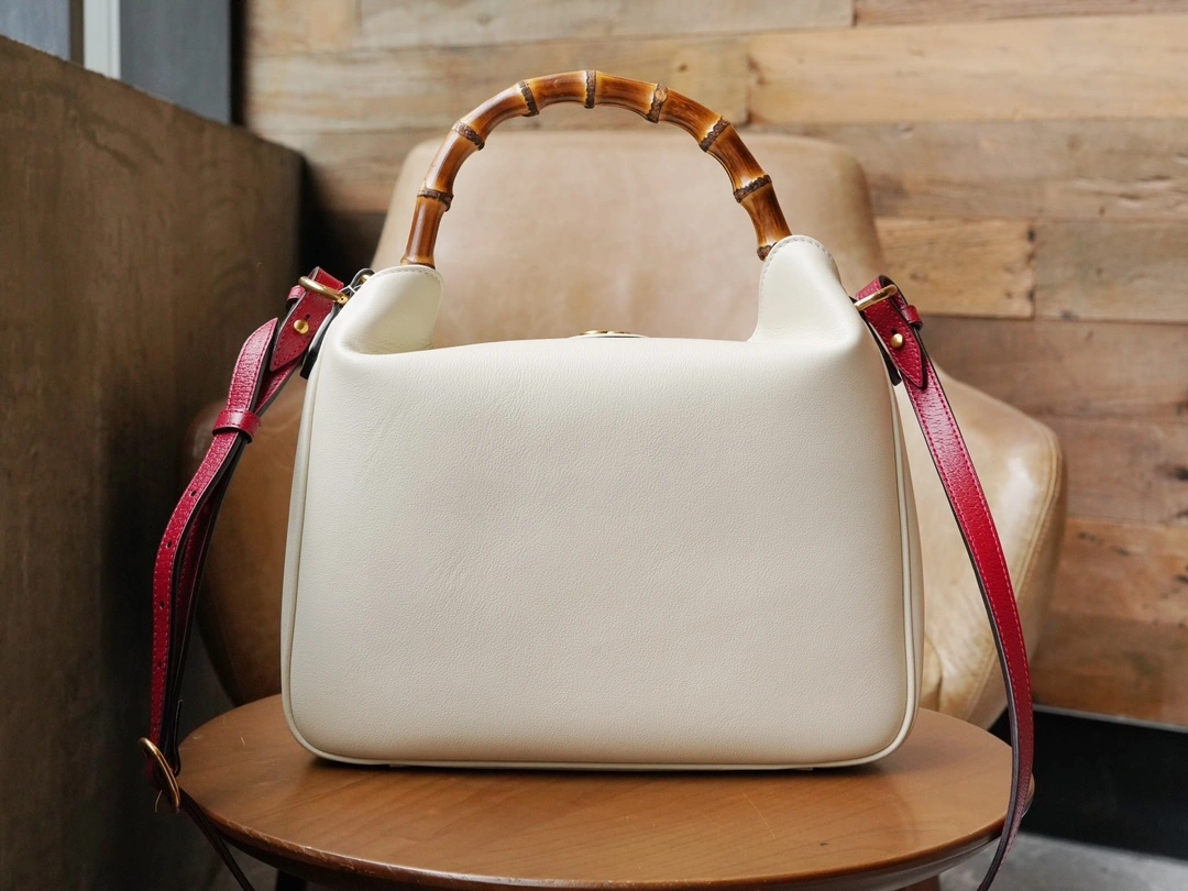 MOMO--746124 UAAAY 9043 746124-UAAAY-9043 high quality version item：C-B461H1067Q