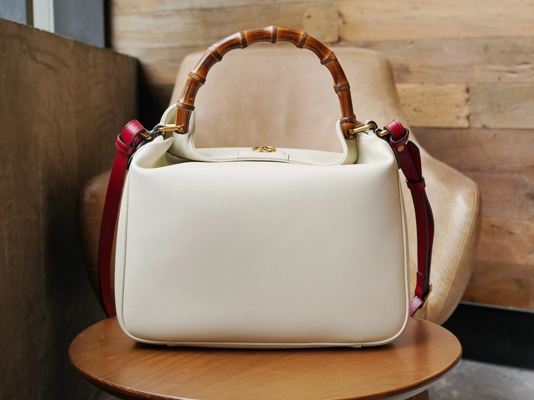 MOMO--746124 UAAAY 9043 746124-UAAAY-9043 high quality version item：C-B461H1067Q