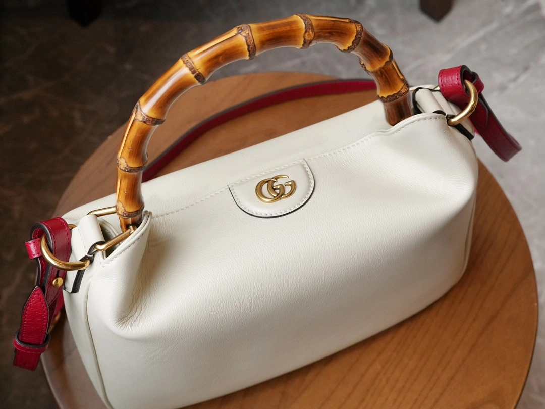 MOMO--746124 UAAAY 9043 746124-UAAAY-9043 high quality version item：C-B461H1067Q
