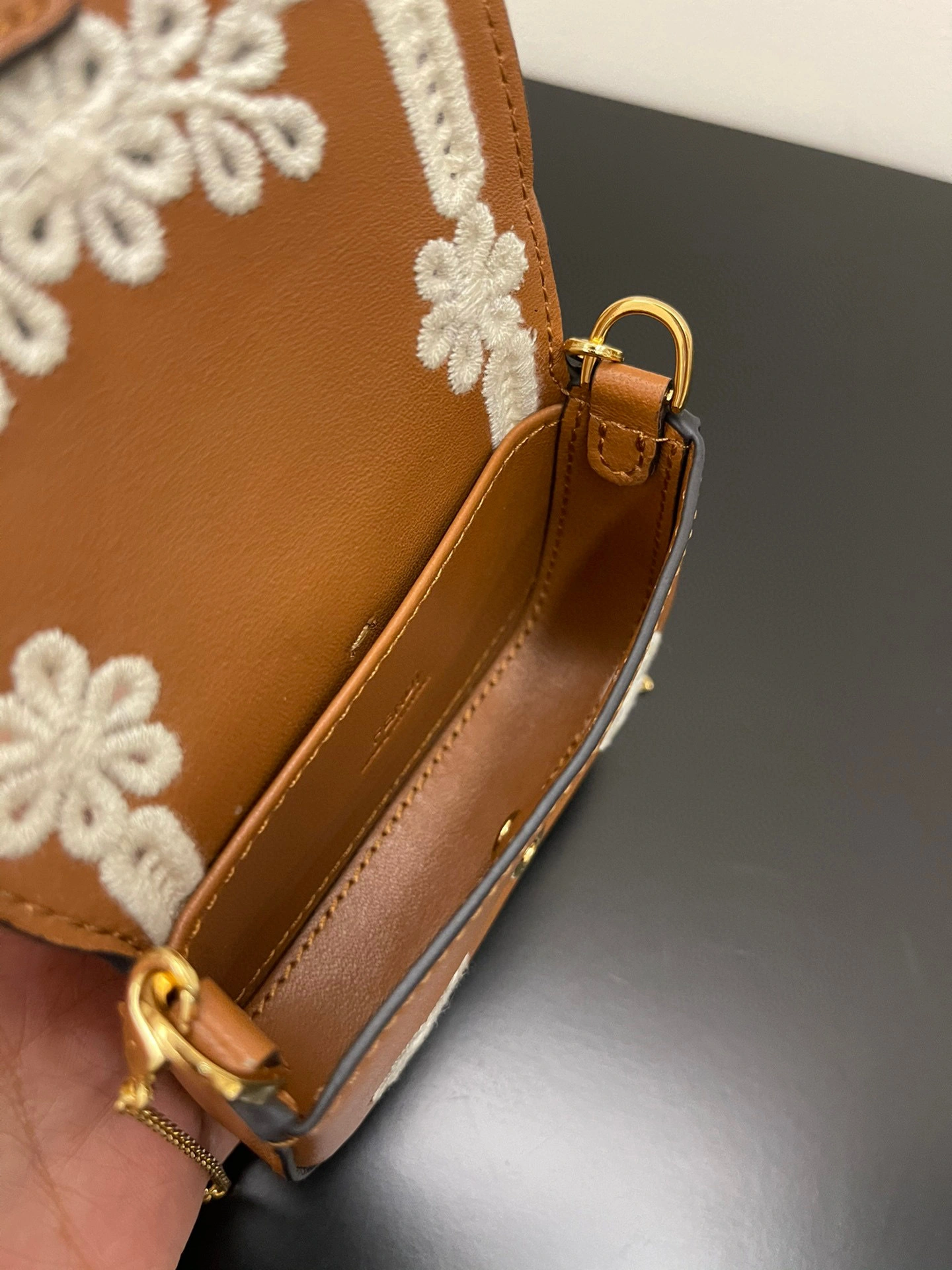 MOMO- 7AR844-AFD0-F1C6J nano baguette item：B-B000E2741C