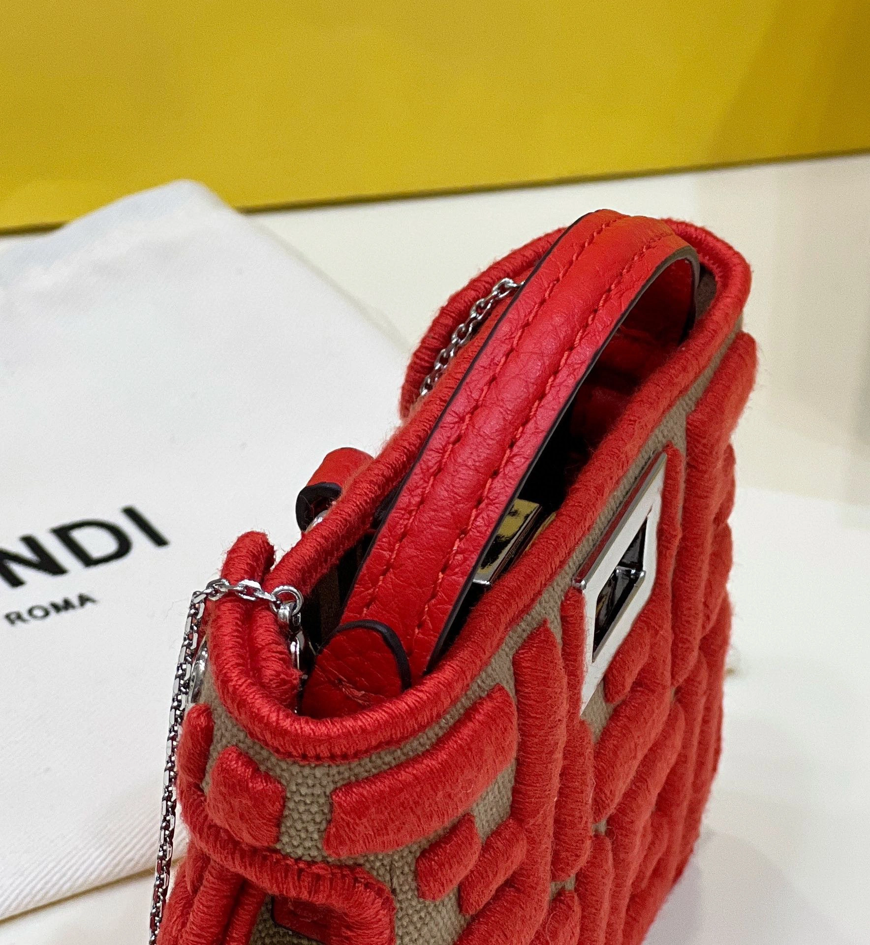 MOMO- 7AR993-AHWG-F1F2R peekaboo item：B-B598G1625C
