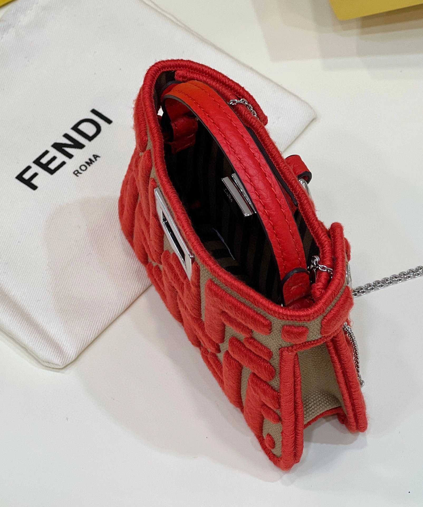 MOMO- 7AR993-AHWG-F1F2R peekaboo item：B-B598G1625C