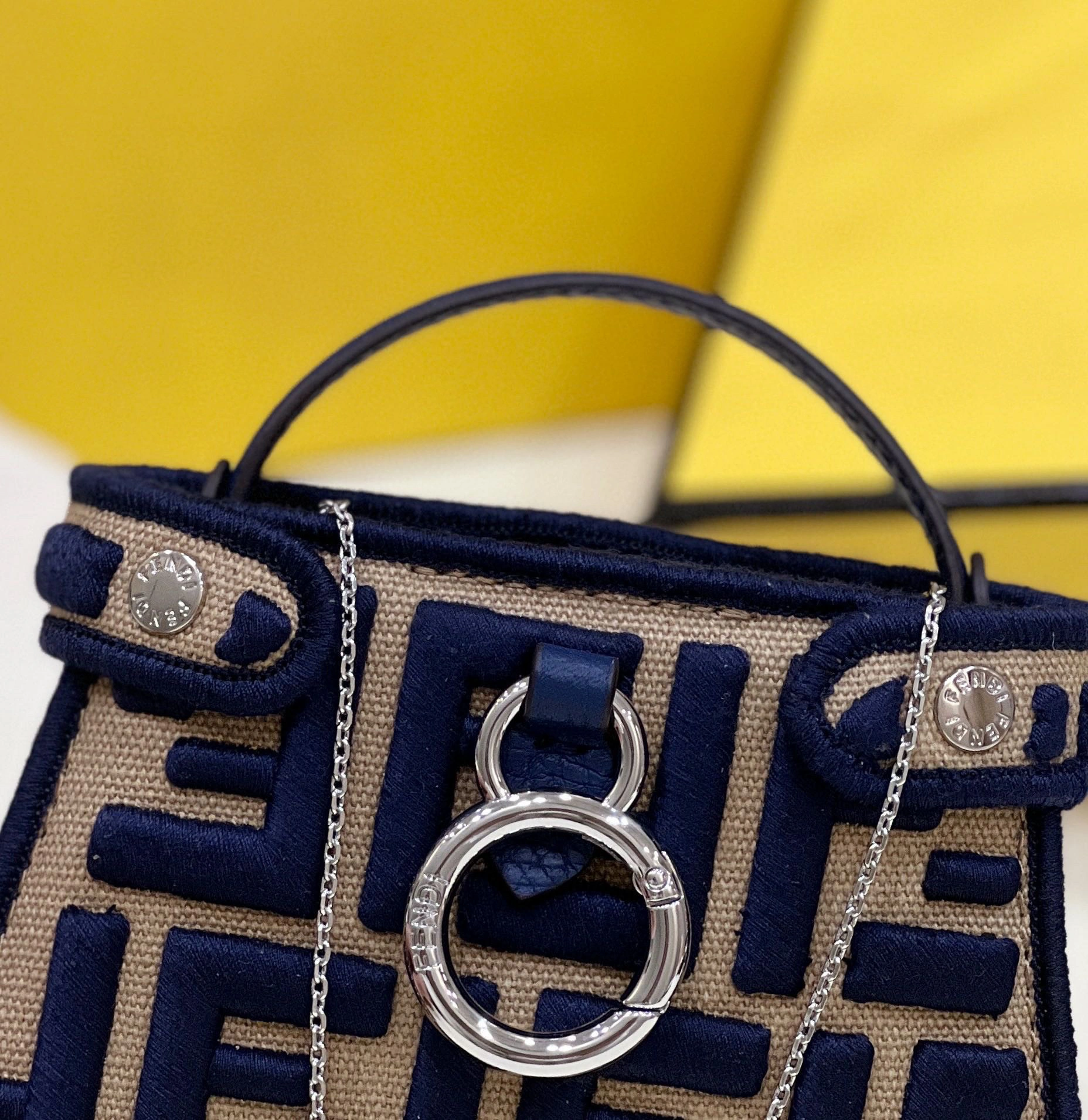 MOMO- 7AR993-AHWG-F1F2T peekaboo item：B-B598G1628C