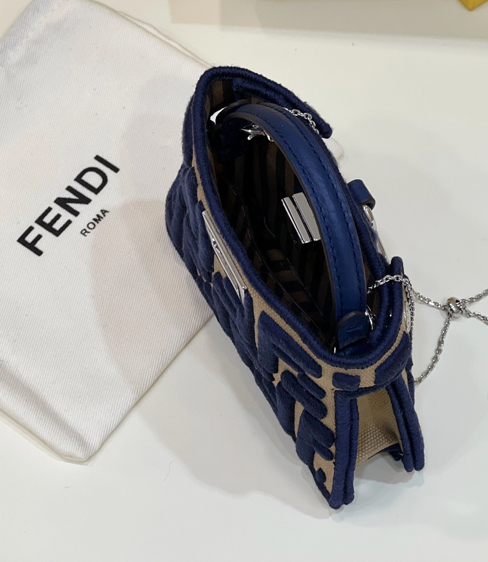 MOMO- 7AR993-AHWG-F1F2T peekaboo item：B-B598G1628C