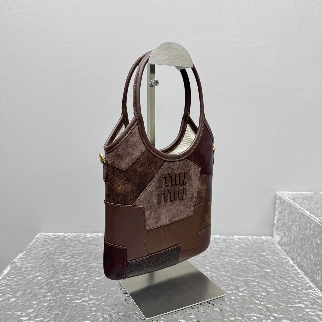 MOMO- 7iu7iu 5BA281_2CRI_F0NBL_V_OLN high quality version Hobo item:E-B664G2071
