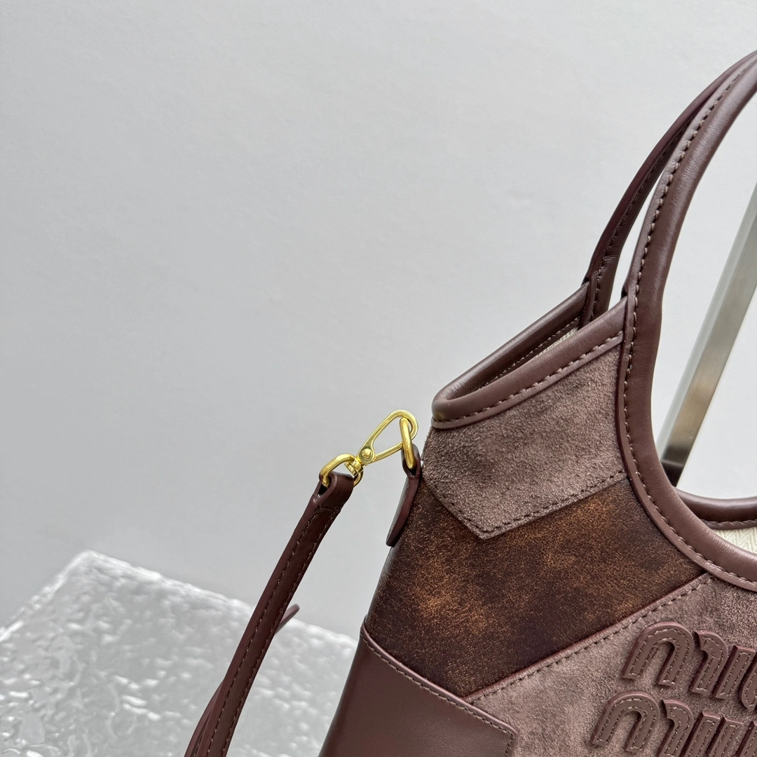 MOMO- 7iu7iu 5BA281_2CRI_F0NBL_V_OLN high quality version Hobo item:E-B664G2071