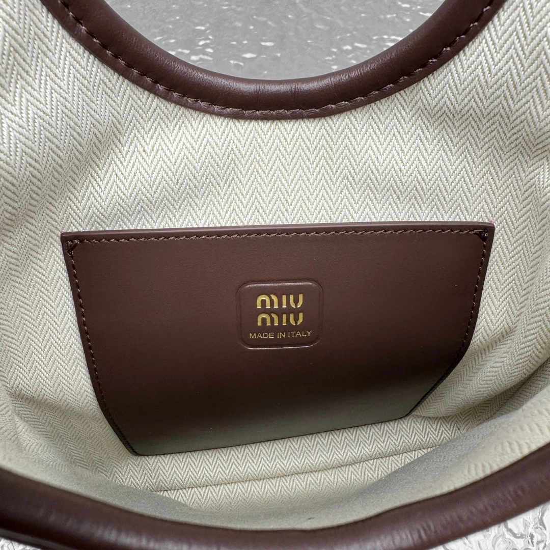 MOMO- 7iu7iu 5BA281_2CRI_F0NBL_V_OLN high quality version Hobo item:E-B664G2071