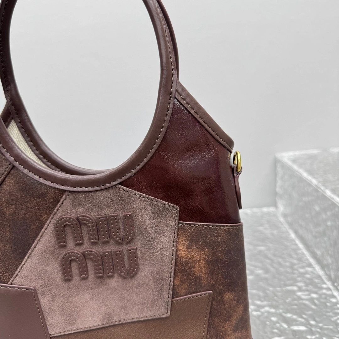 MOMO- 7iu7iu 5BA281_2CRI_F0NBL_V_OLN high quality version Hobo item:E-B664G2071