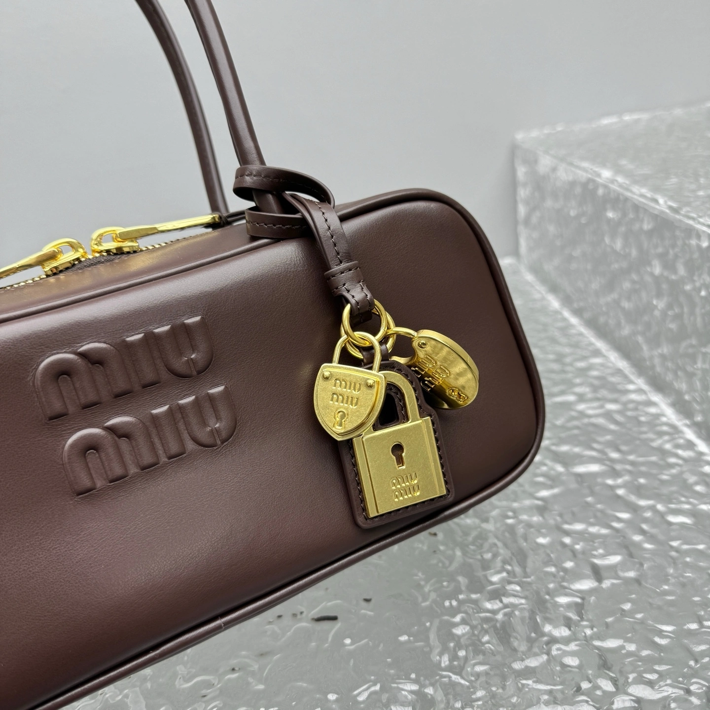 MOMO- 7iu7iu 5BB173_2CRW_F0NBL_V_OTM high quality version item:E-B664G2015