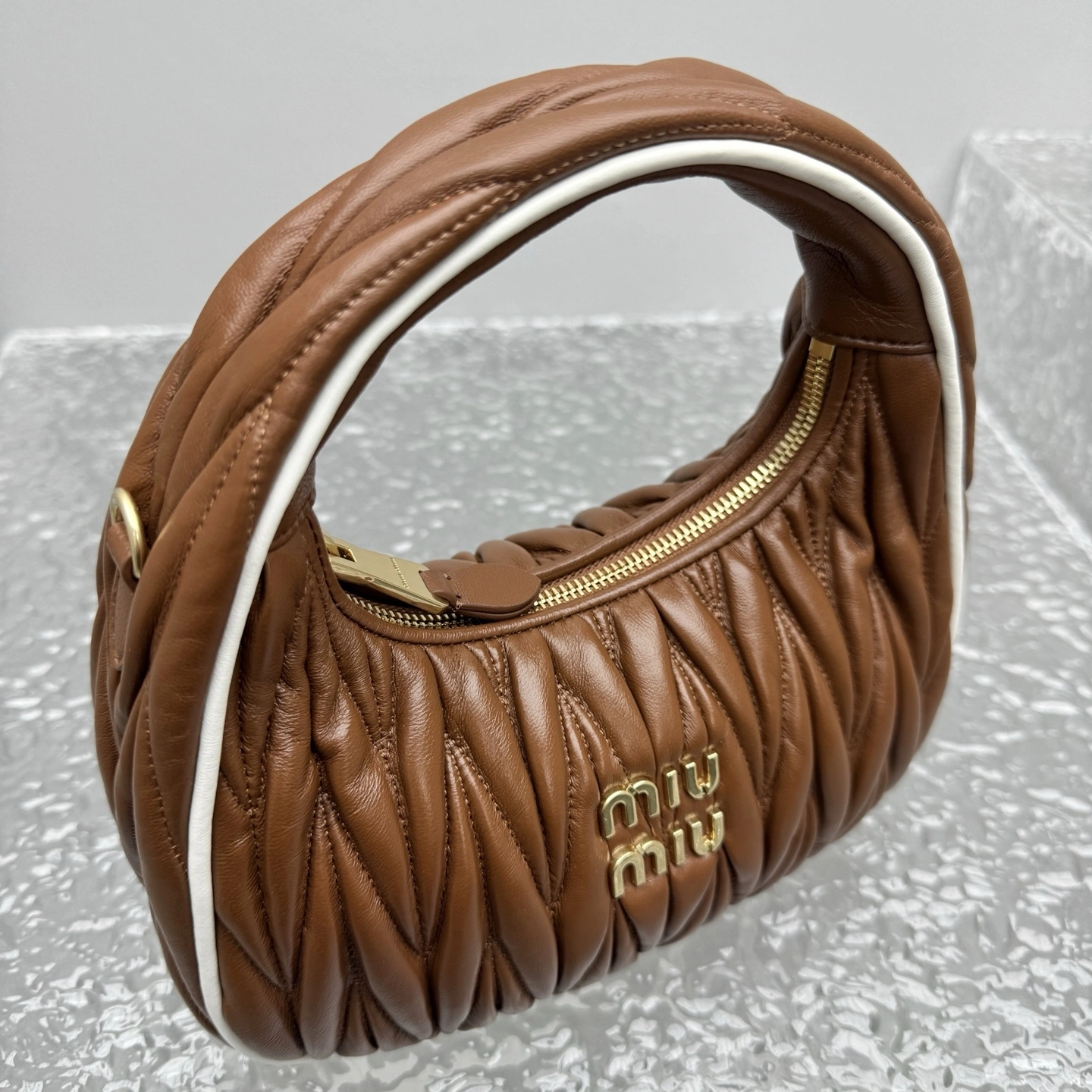 MOMO- 7iu7iu 5BC125_2IBS_F031W_V_OOF 𝐰𝐚𝐧𝐝𝐞𝐫 𝐡𝐨𝐛𝐨 high quality version item:E-B664G1706