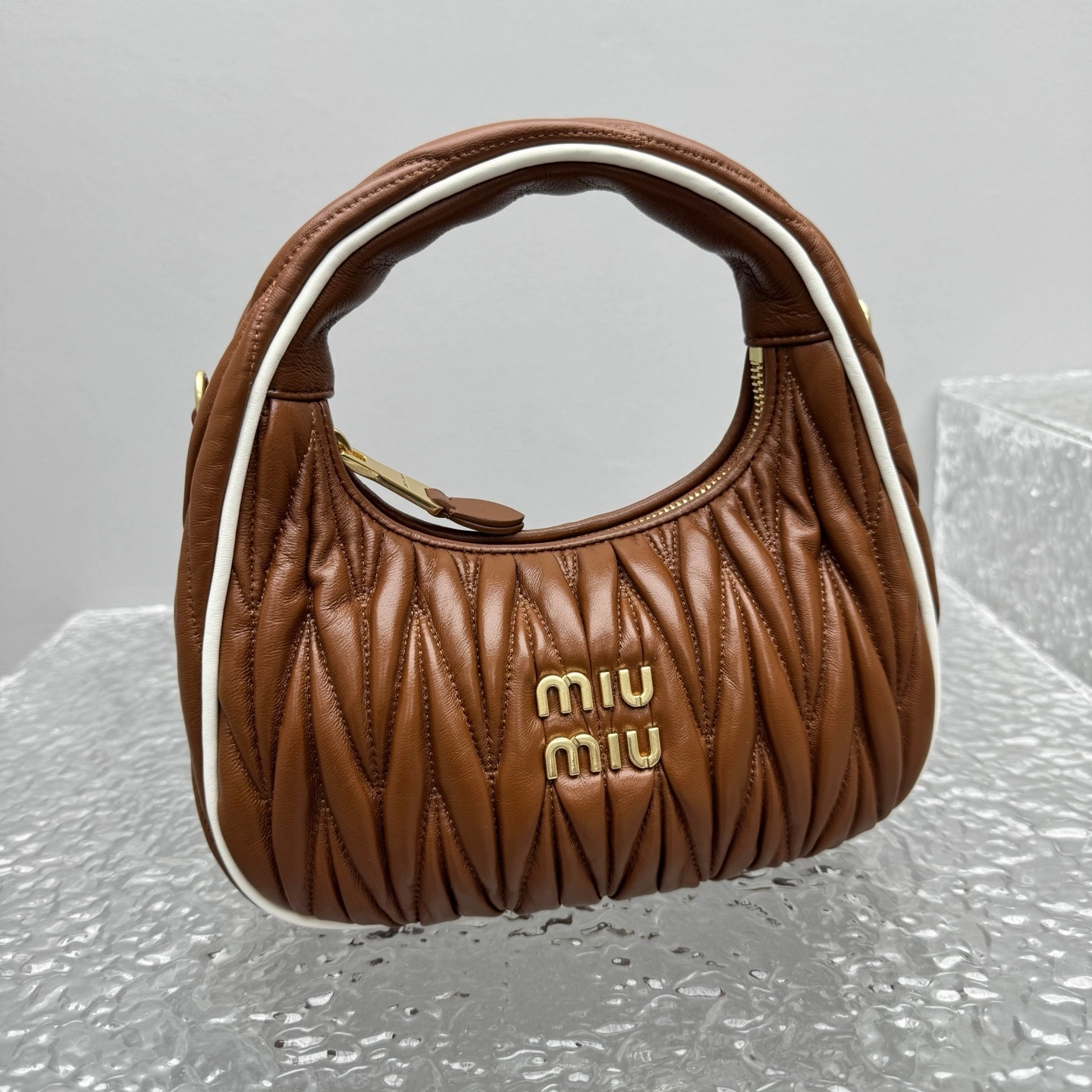 MOMO- 7iu7iu 5BC125_2IBS_F031W_V_OOF 𝐰𝐚𝐧𝐝𝐞𝐫 𝐡𝐨𝐛𝐨 high quality version item:E-B664G1706