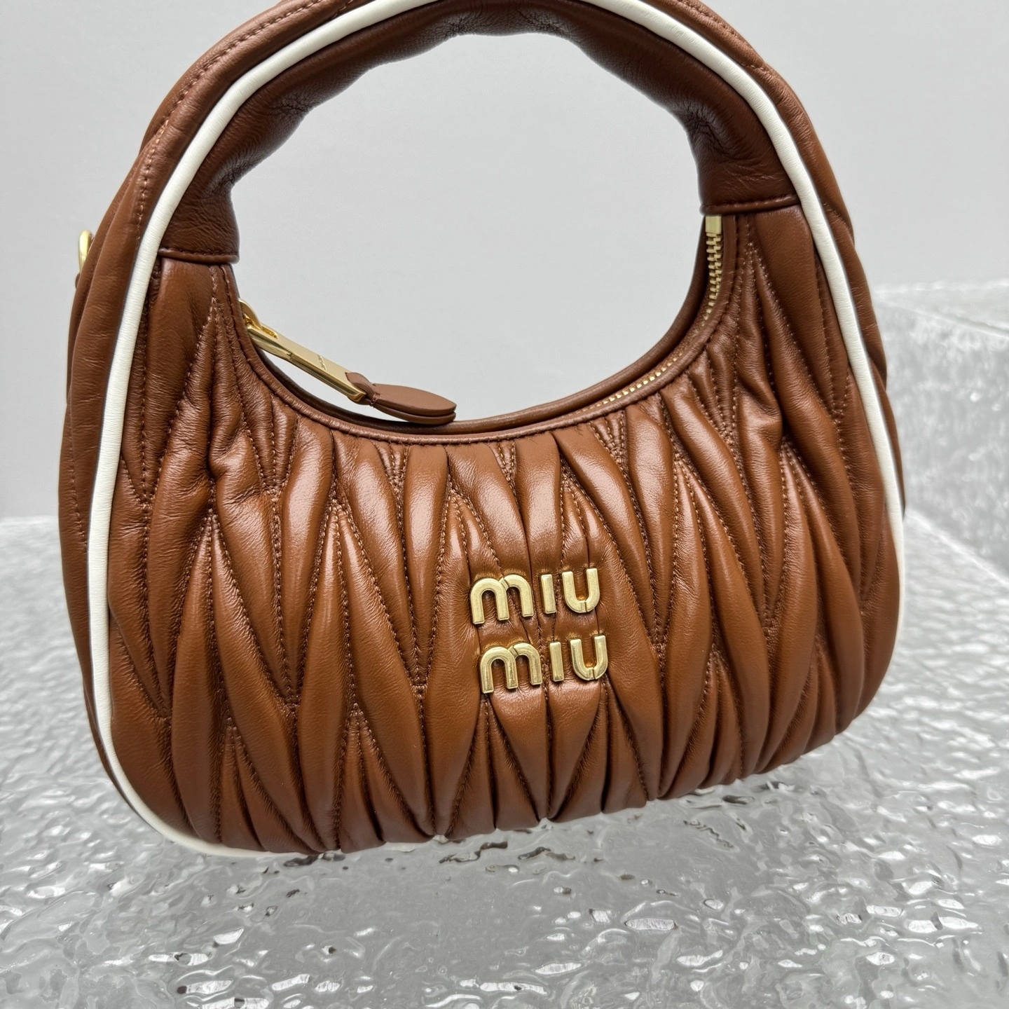 MOMO- 7iu7iu 5BC125_2IBS_F031W_V_OOF 𝐰𝐚𝐧𝐝𝐞𝐫 𝐡𝐨𝐛𝐨 high quality version item:E-B664G1706