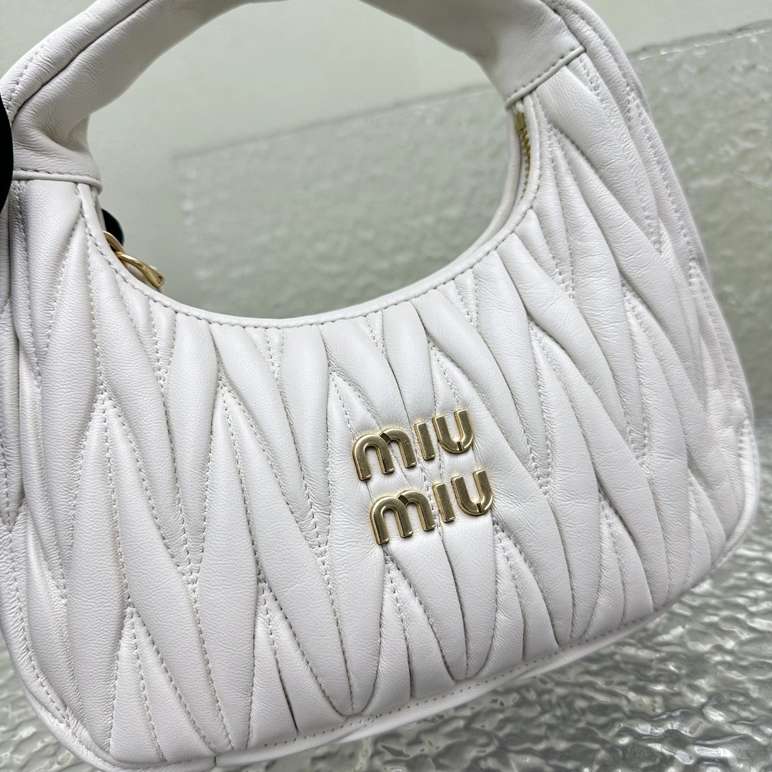 MOMO- 7iu7iu 5BC125_AN88_F0009_V_OOY 𝐰𝐚𝐧𝐝𝐞𝐫 𝐡𝐨𝐛𝐨 high quality version item:E-B664G1704