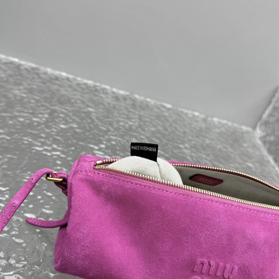 MOMO- 7iu7iu 5NE851_ACSS_F0029 high quality version item:E-B664G2027