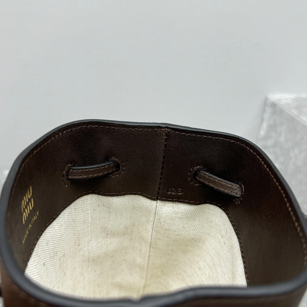 MOMO- 7iu7iu 5NF460_EFX_F0NBL high quality version lambskin item:E-B664G2054