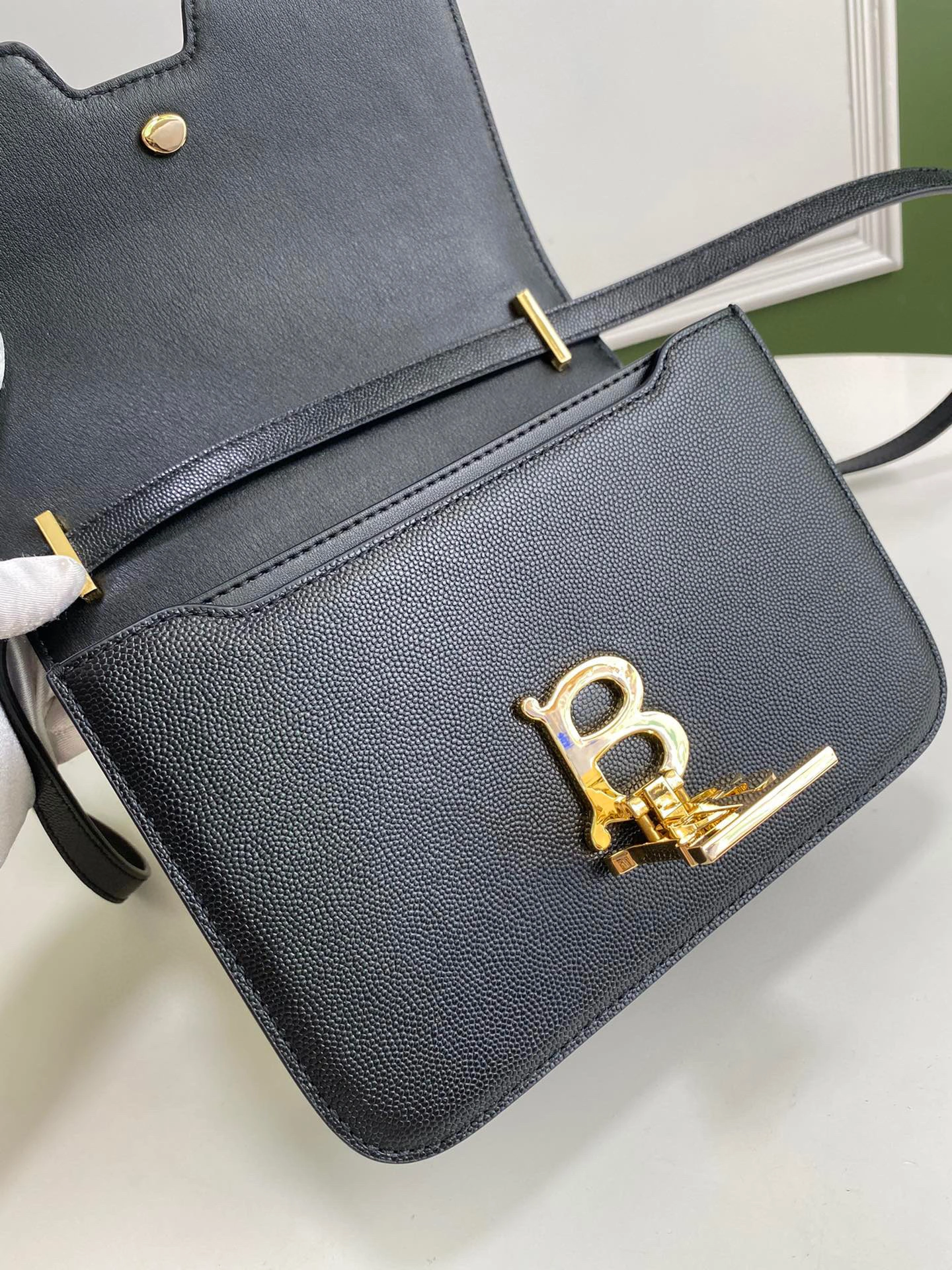 MOMO- 8031705 item：B-B000F1408C