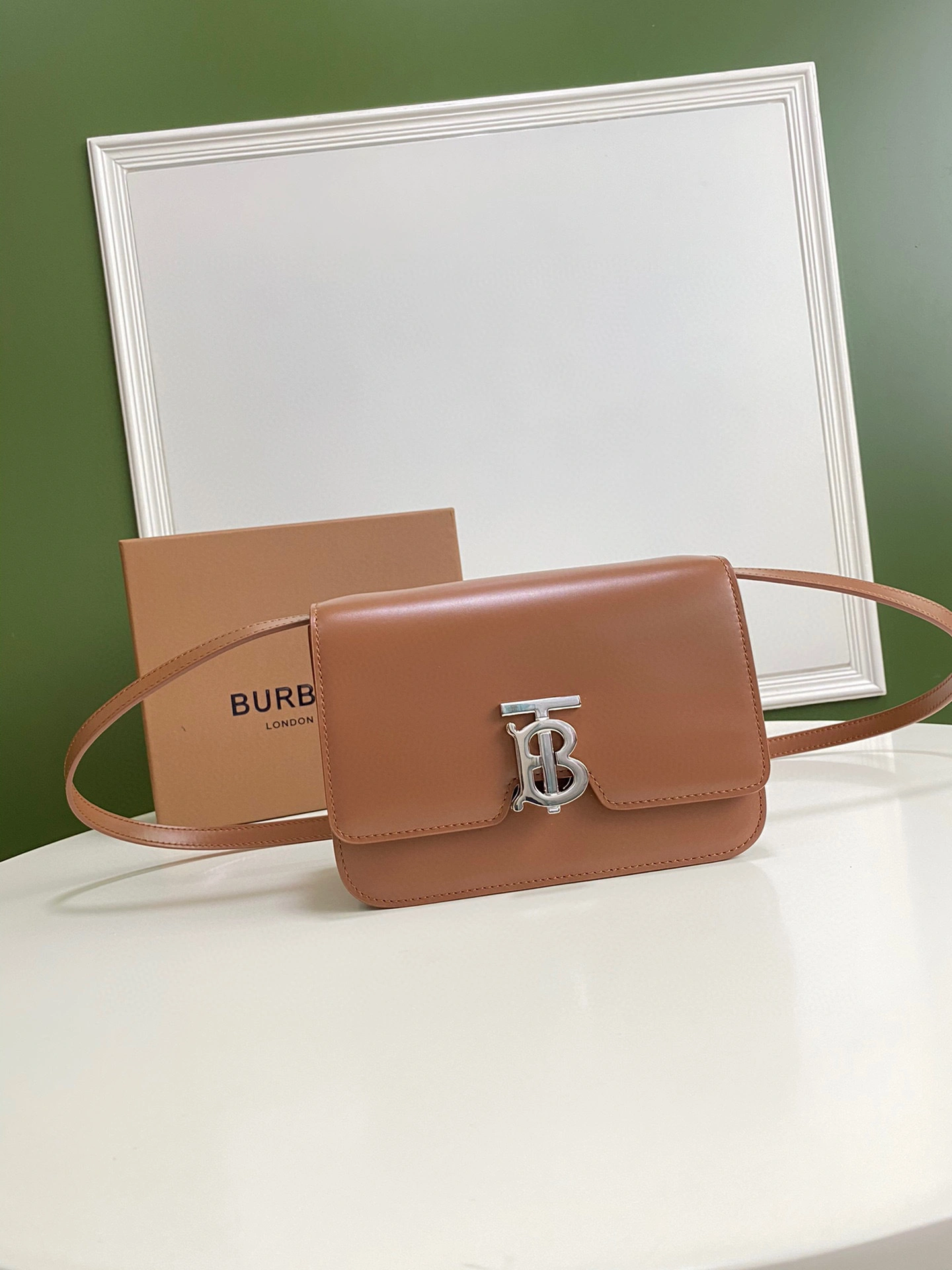 MOMO- 80345521 “KINGDOM item：B-B000F1310C