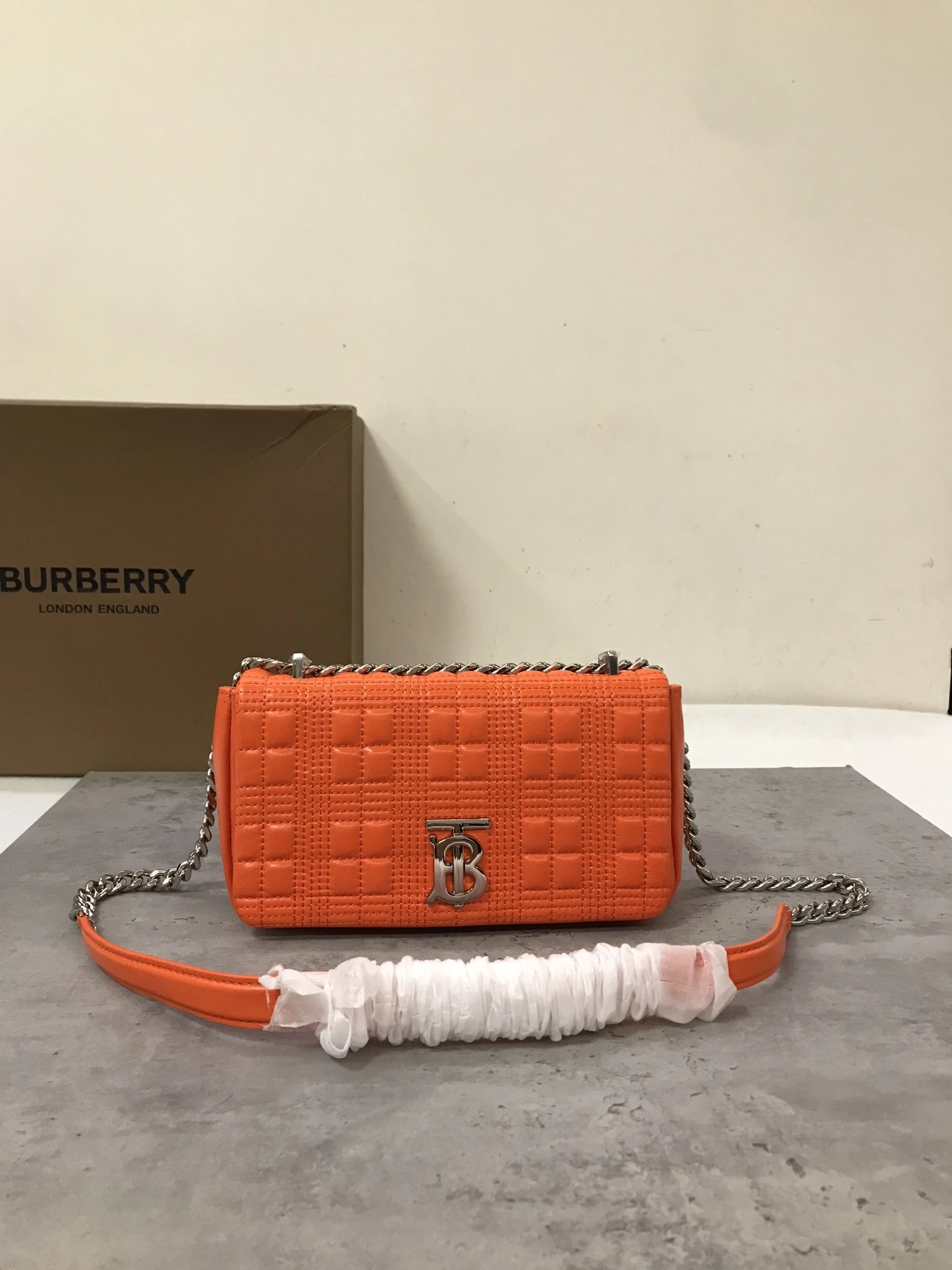 MOMO- 80459911 item:D-B278A2288R