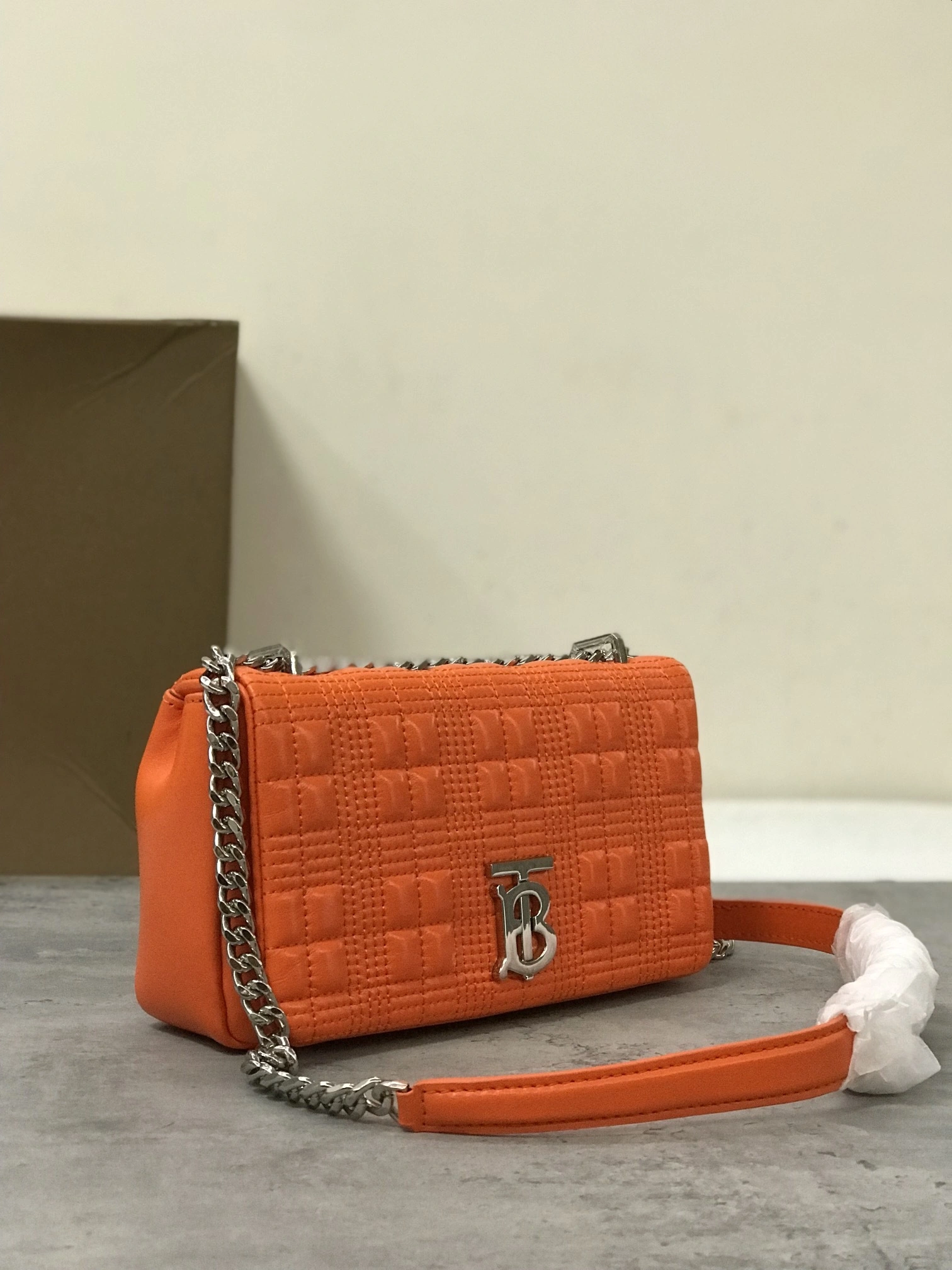 MOMO- 80459911 item:D-B278A2288R
