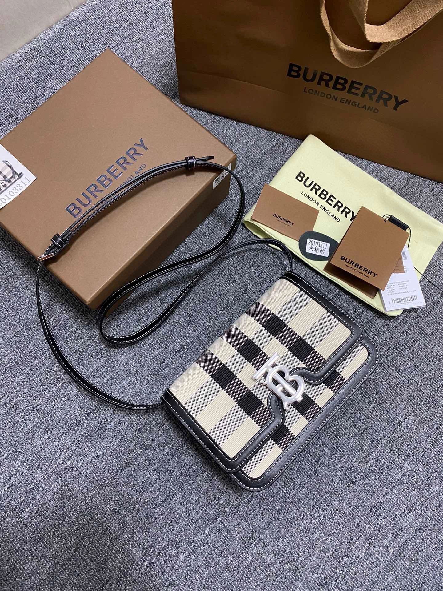 MOMO- 80522891 item：B-B000F1309C