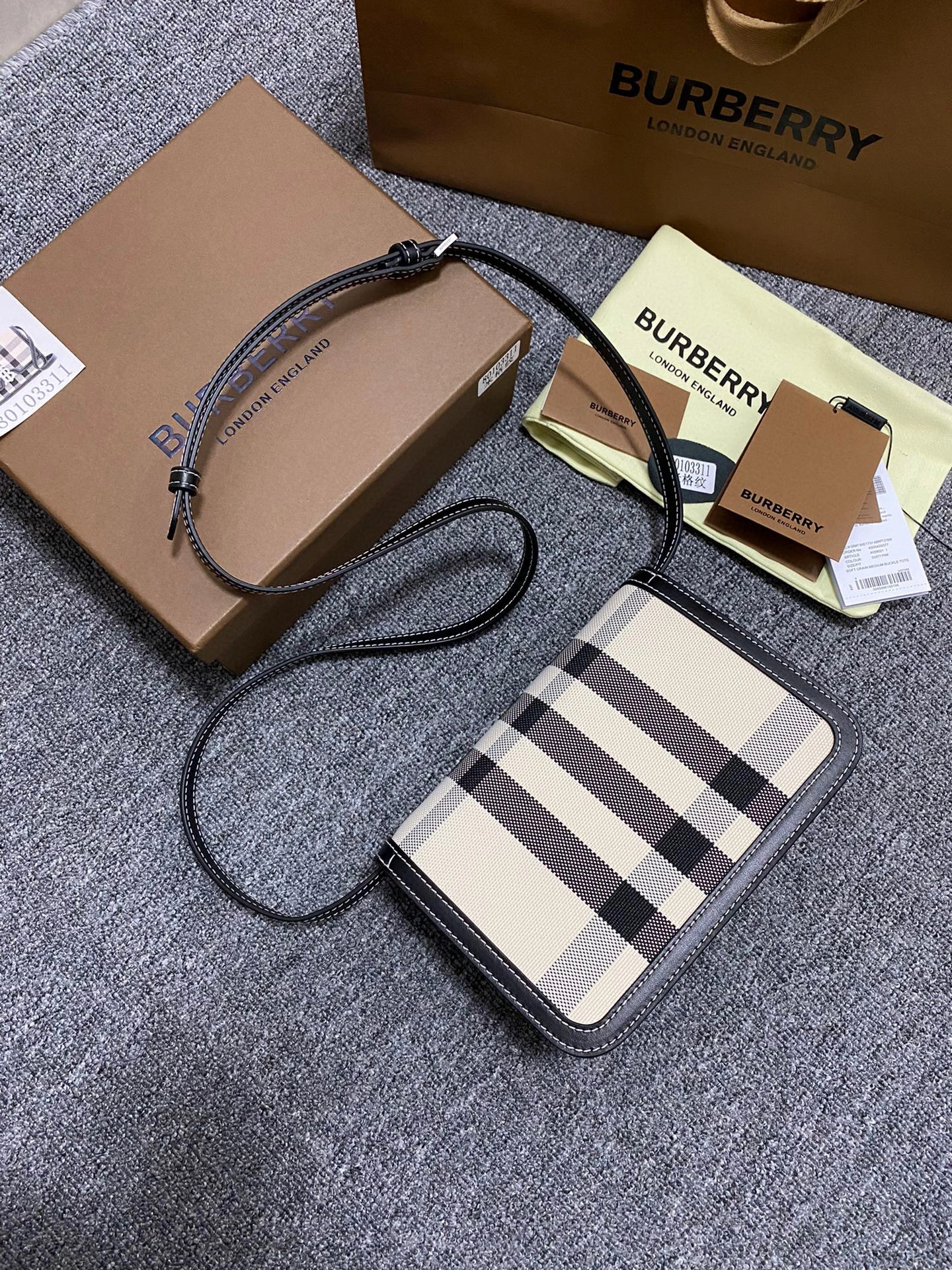 MOMO- 80522891 item：B-B000F1309C