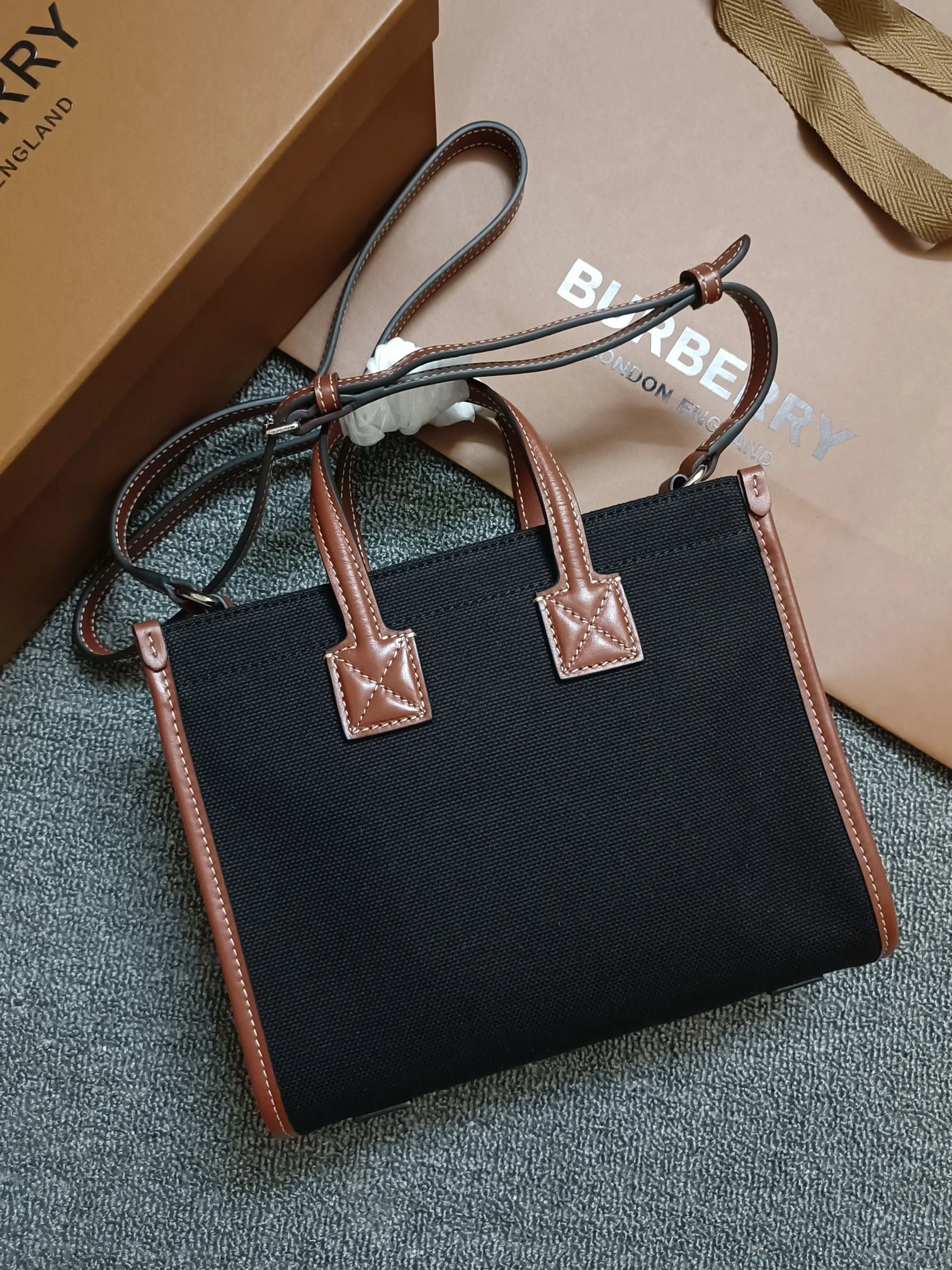 MOMO- 80557491 item:D-B278A2334R