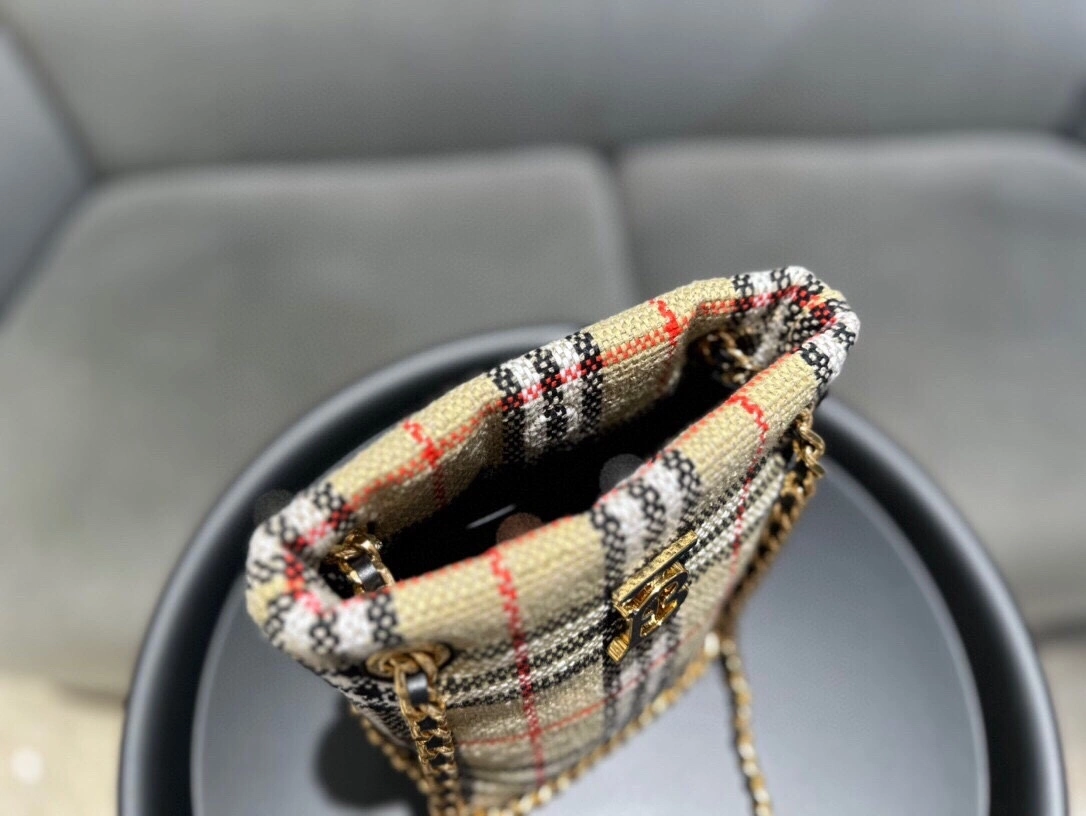 MOMO- 80630741 item:D-B000A2440R