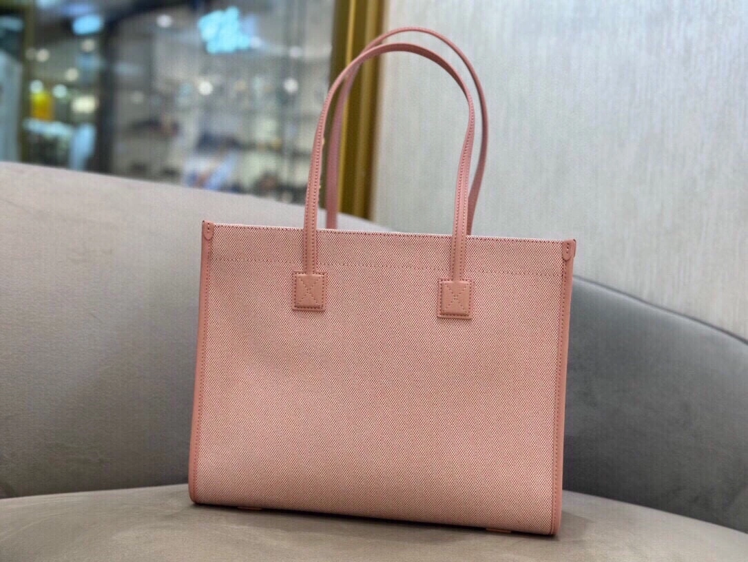 MOMO- 80648601 item:D-B000A2439R