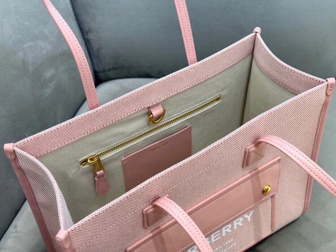 MOMO- 80648601 item:D-B000A2439R