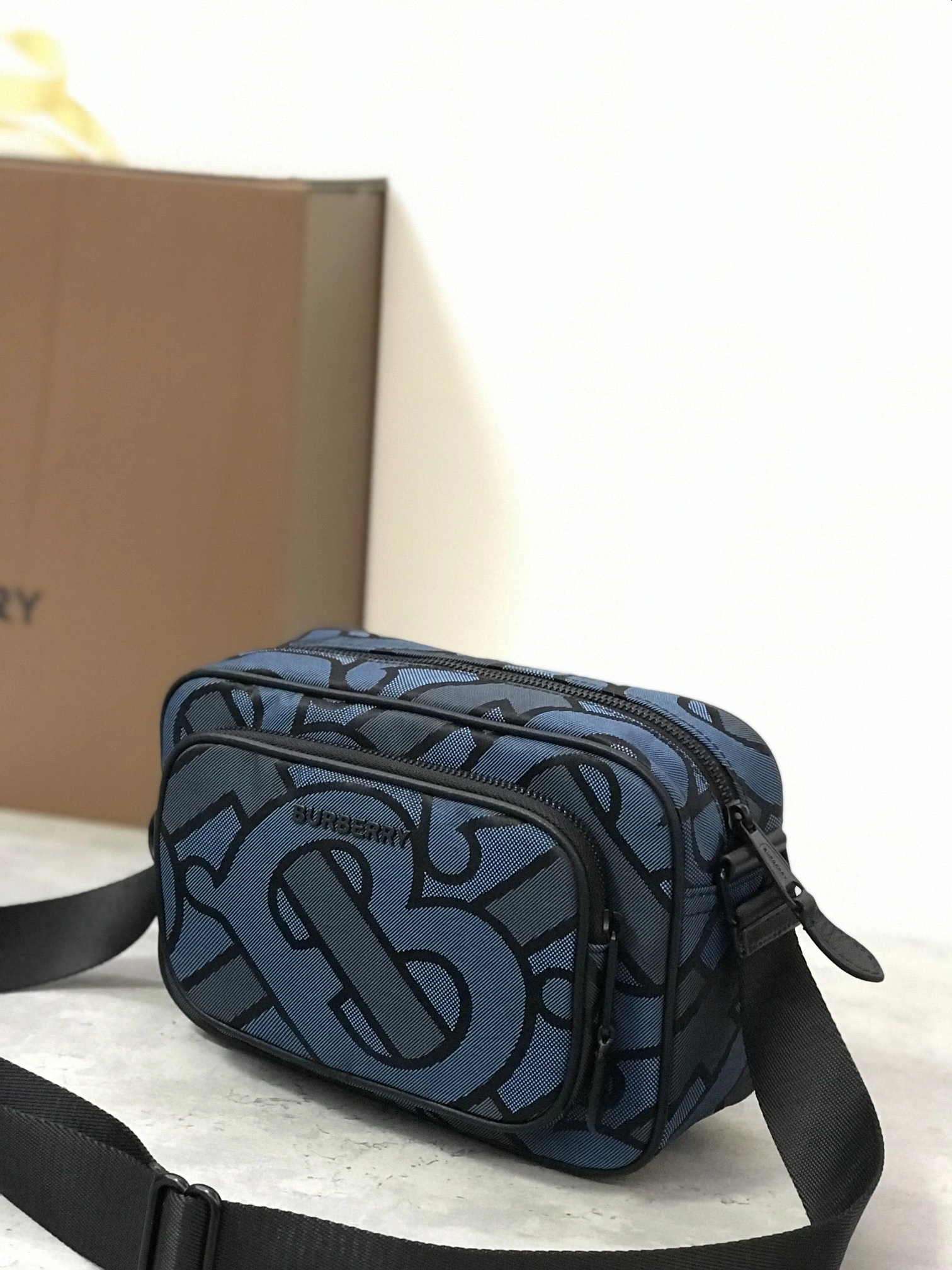 MOMO- 80661071 item:D-B278A2322R