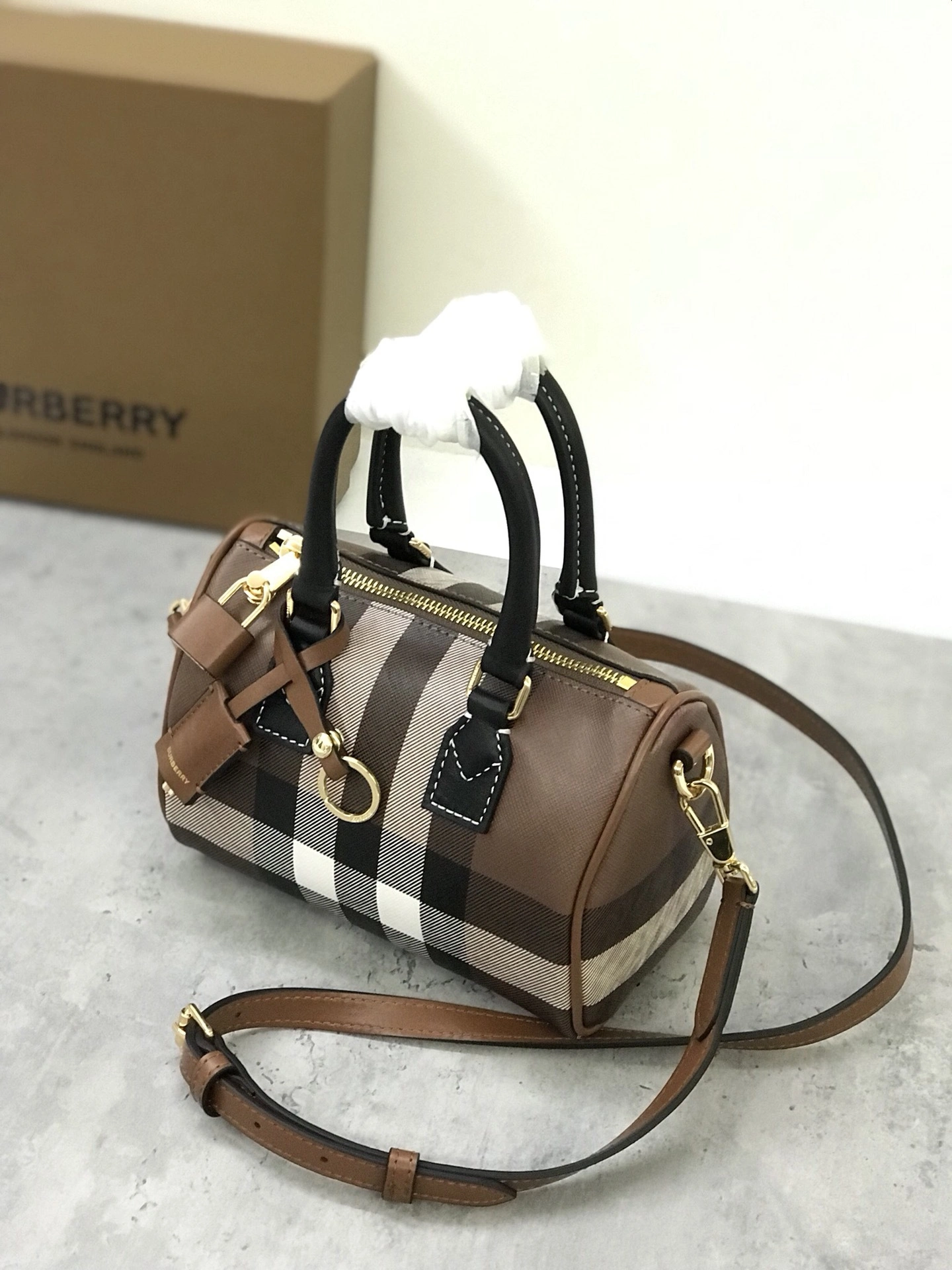 MOMO- 806966311 item:D-B278A2264R