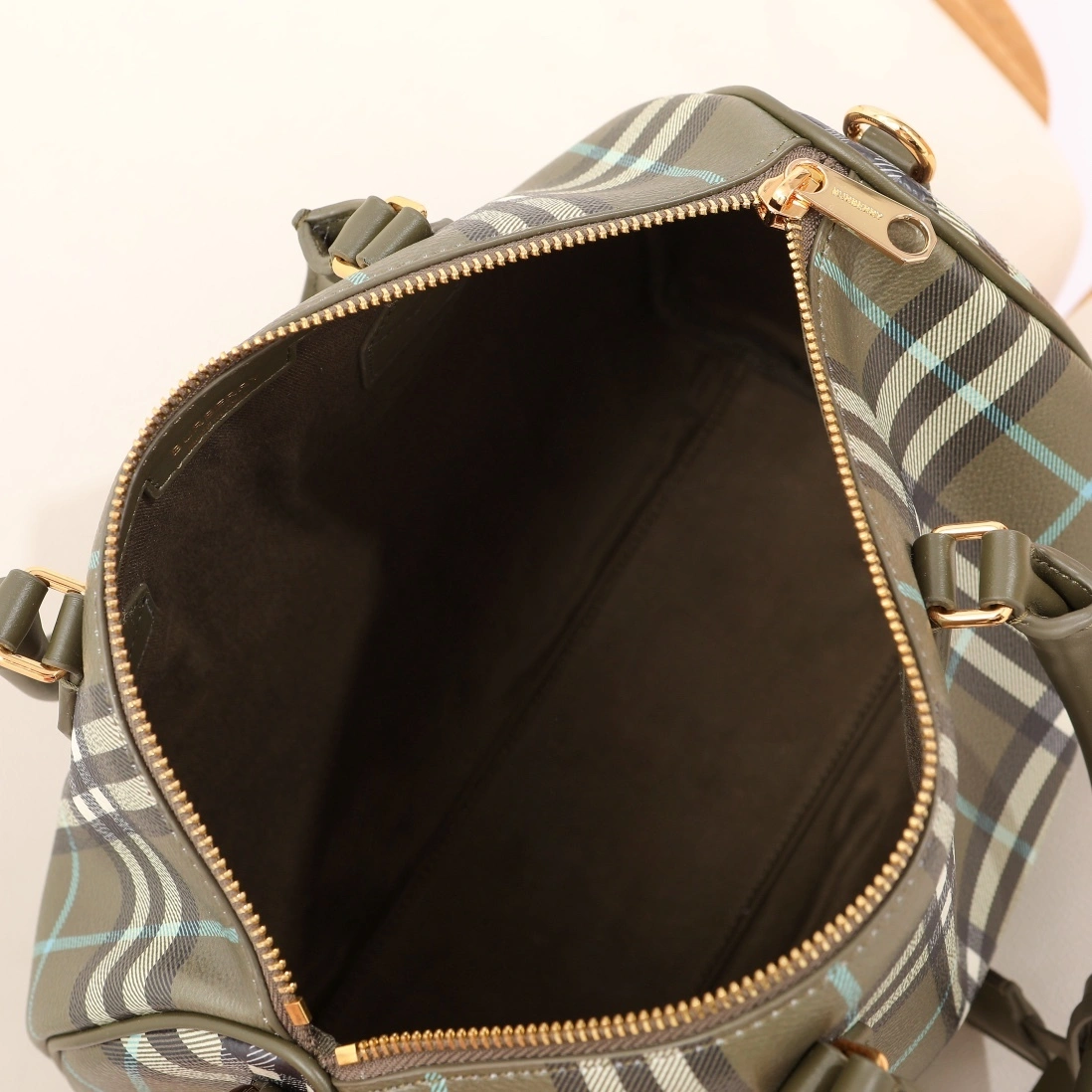 MOMO- 8074511 item:D-B000A2430R
