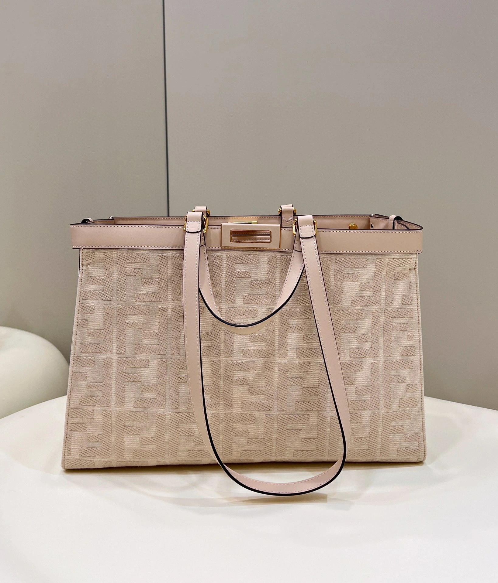 MOMO- 8BH374-A9P6-F1BA9 calfskin item：B-B063G0630C