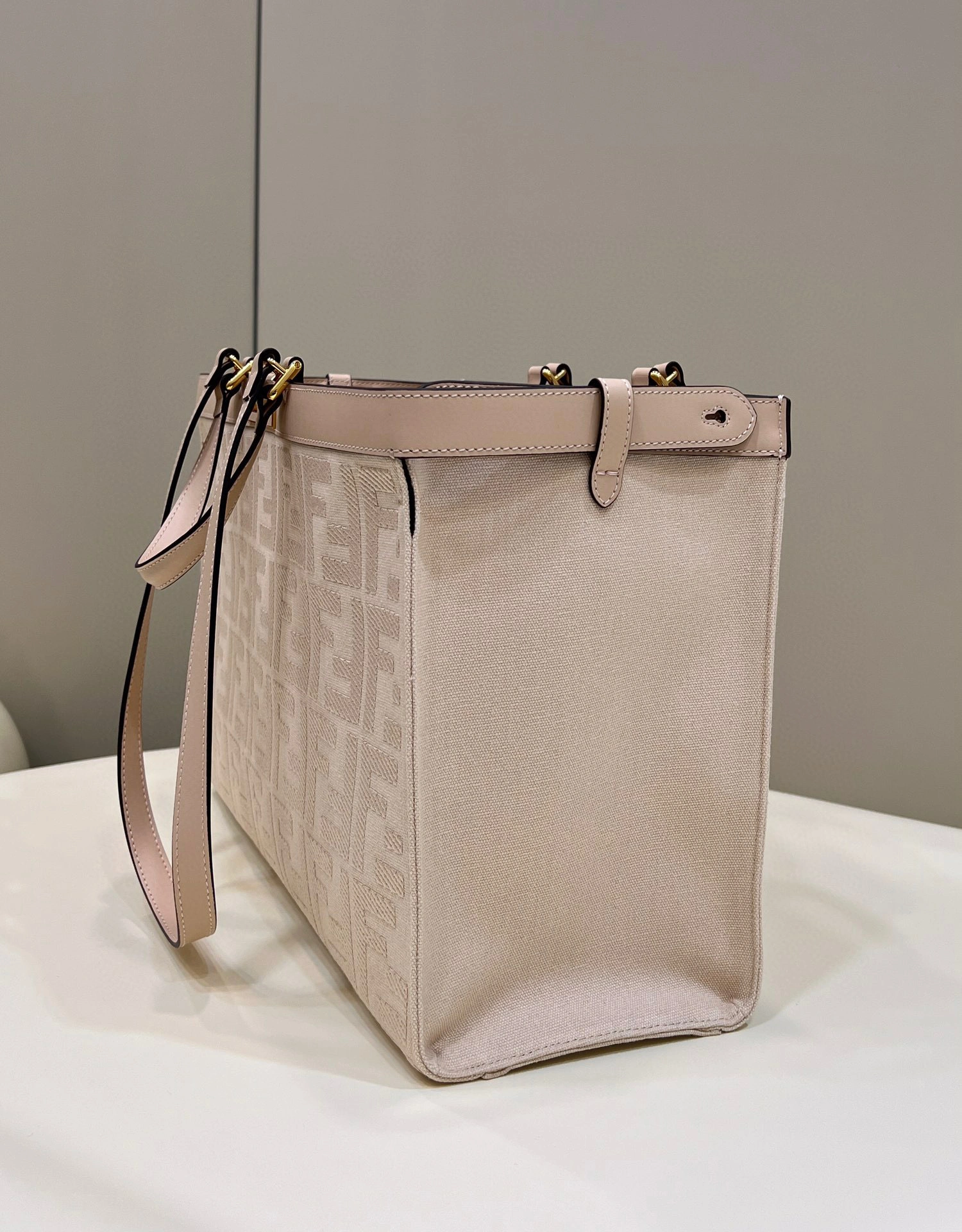 MOMO- 8BH374-A9P6-F1BA9 calfskin item：B-B063G0630C