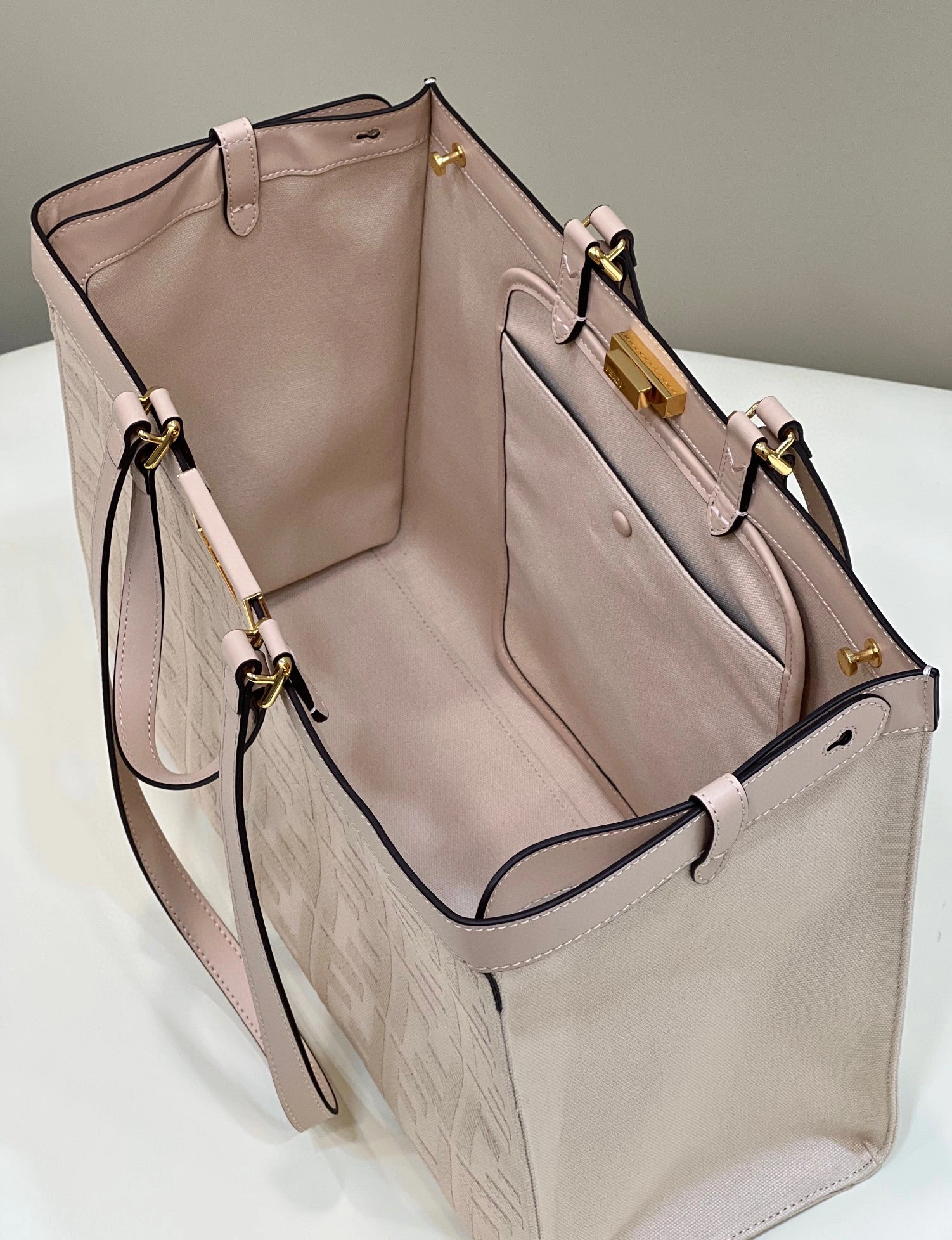 MOMO- 8BH374-A9P6-F1BA9 calfskin item：B-B063G0630C
