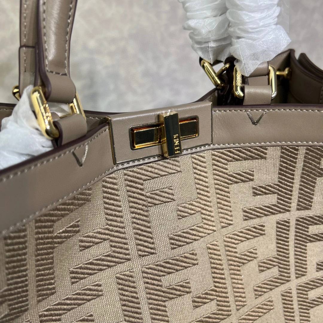 MOMO- 8BH374-A9P6-F1F1M Peekaboo X-Tote item：B-B063G1221C