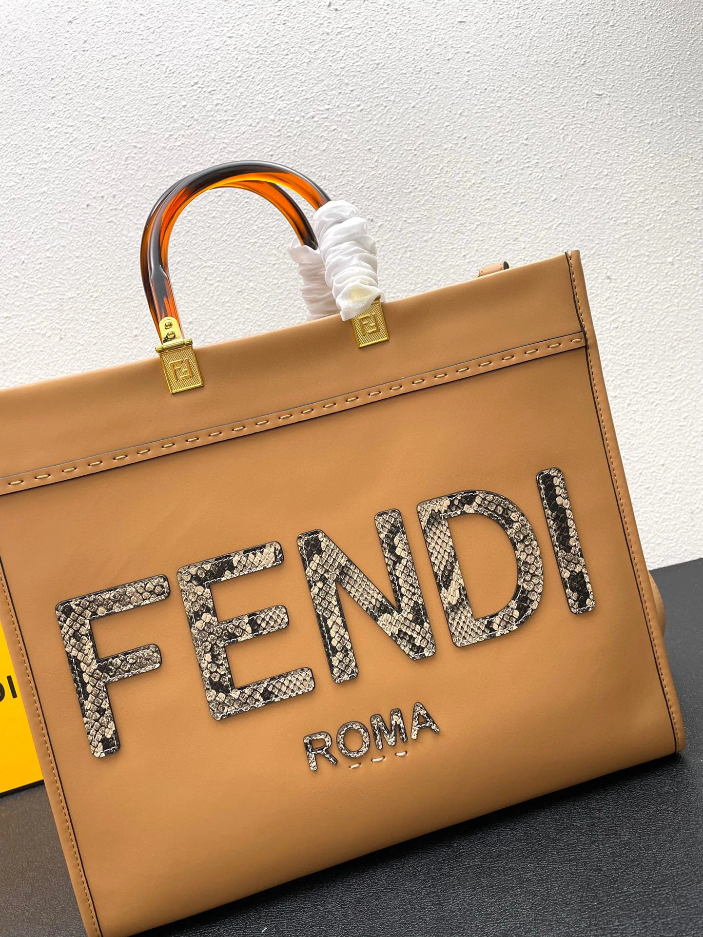 MOMO- 8BH386-AHN5-F1FEO TOTE ” item：B-B202G1731C