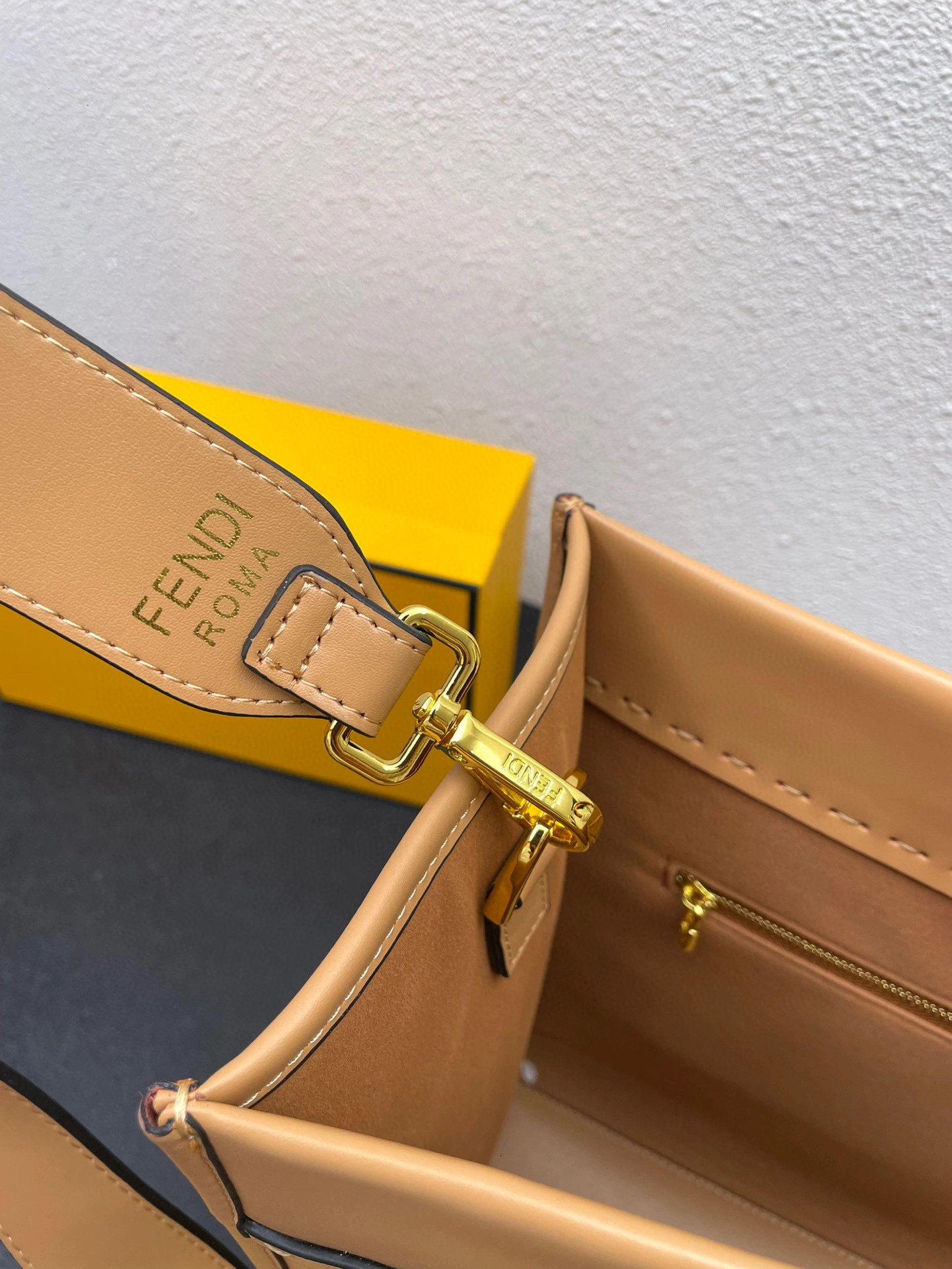 MOMO- 8BH386-AHN5-F1FEO TOTE ” item：B-B202G1731C