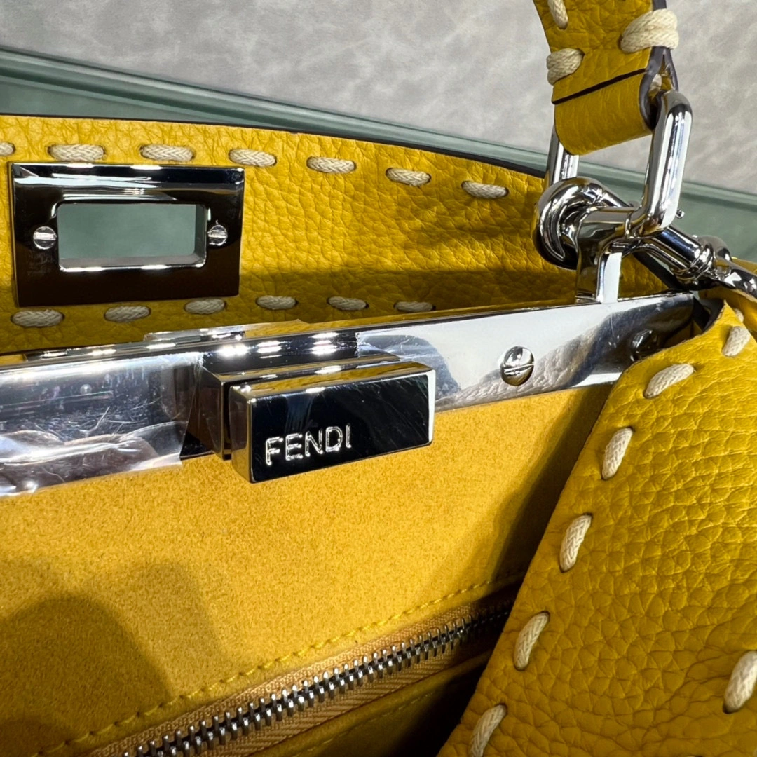 MOMO- 8BN244-AFQ8-F1B10 Peekaboo item：B-B063F1522C