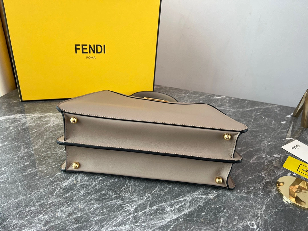 &MOMO- 8BN321-AF2J-F0E65 Iconic Peekaboo ISeeU item：B-B202G1404C