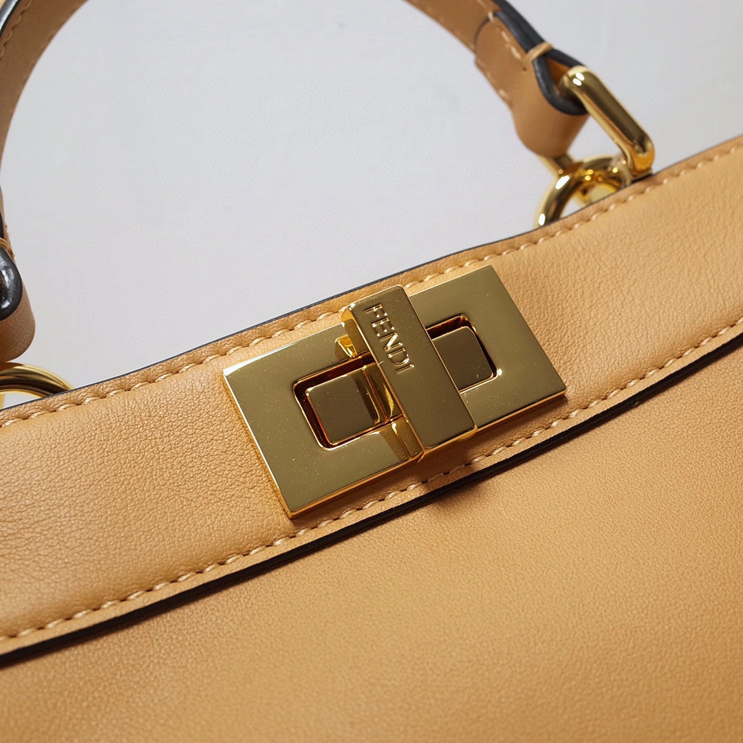 MOMO- 8BN327-AFL0-F1E8B Iconic Peekaboo ISeeU item：B-B202G1401C