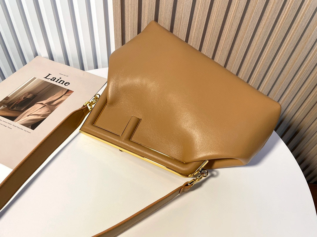 MOMO- 8BP127-ABVE-F11 WP First sheephide item：B-B000E2715C