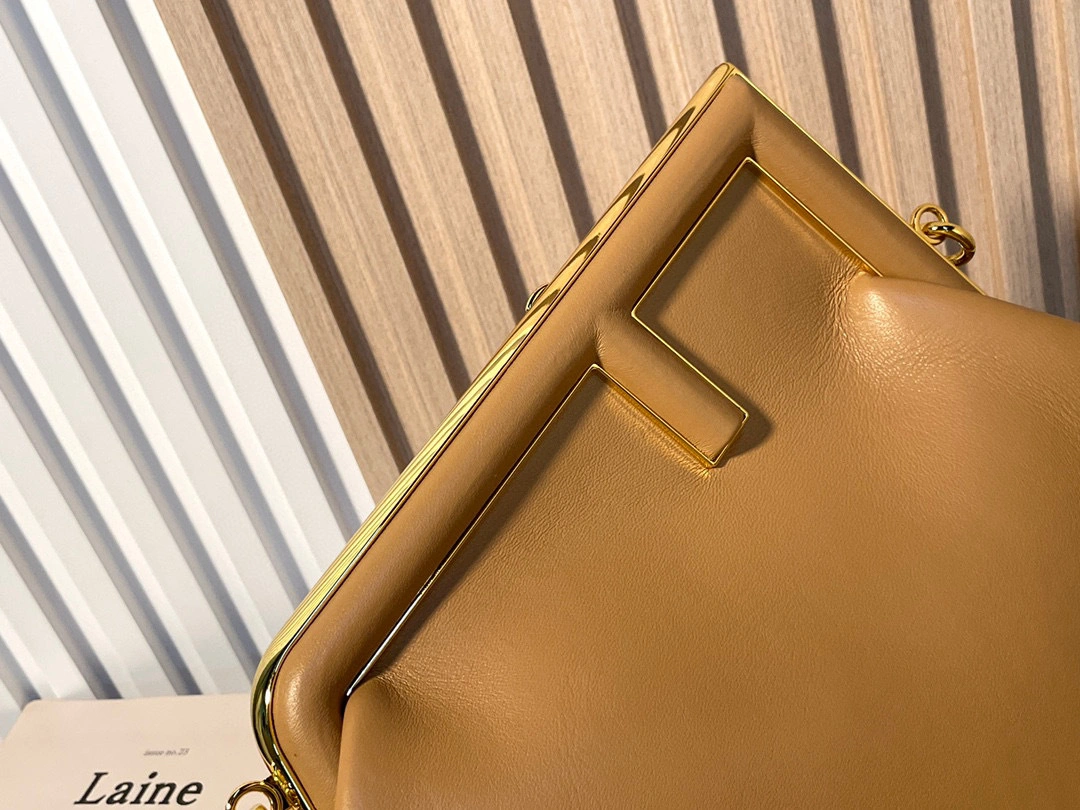 MOMO- 8BP127-ABVE-F11 WP First sheephide item：B-B000E2715C
