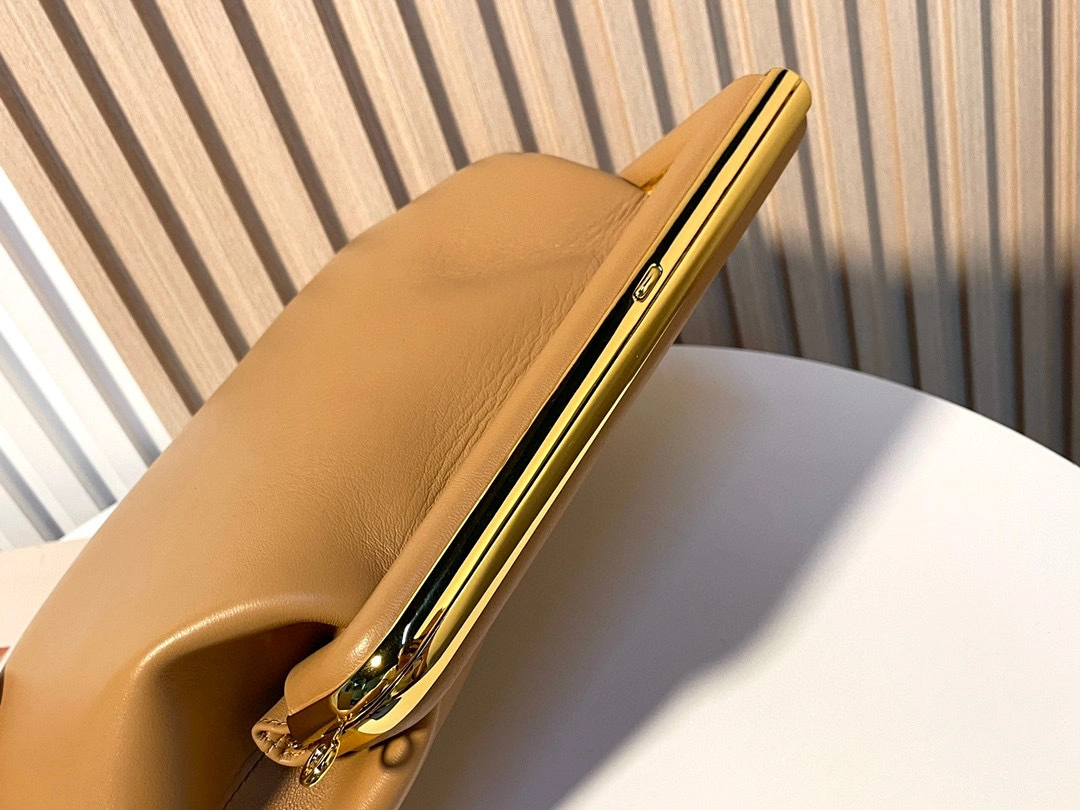 MOMO- 8BP127-ABVE-F11 WP First sheephide item：B-B000E2715C