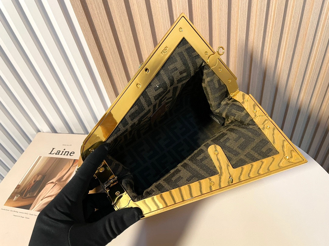 MOMO- 8BP127-ABVE-F11 WP First sheephide item：B-B000E2715C