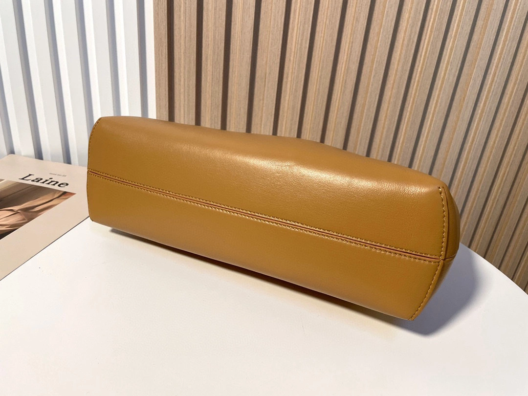 MOMO- 8BP127-ABVE-F11 WP First sheephide item：B-B000E2715C